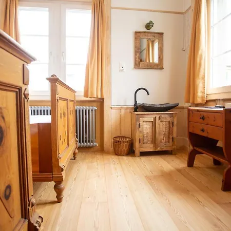 Zunfthaus Zur Rebleuten 2*