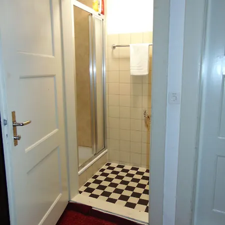 Zunfthaus Zur Rebleuten فندق