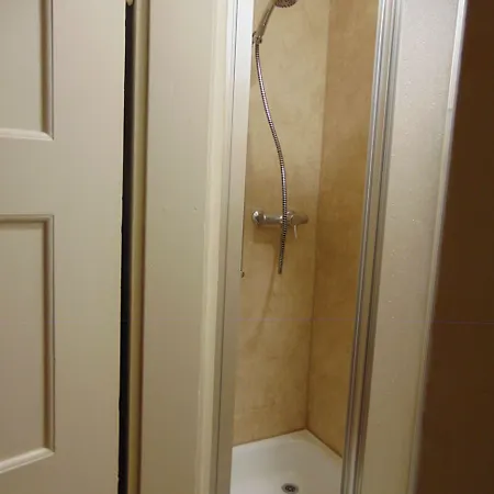 מלון Zunfthaus Zur Rebleuten 2*