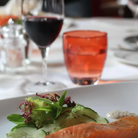 מלון Zunfthaus Zur Rebleuten 2*