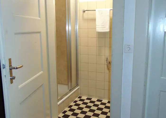 Zunfthaus Zur Rebleuten Otel