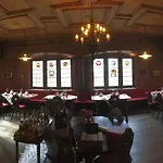 Zunfthaus Zur Rebleuten Отель 2*