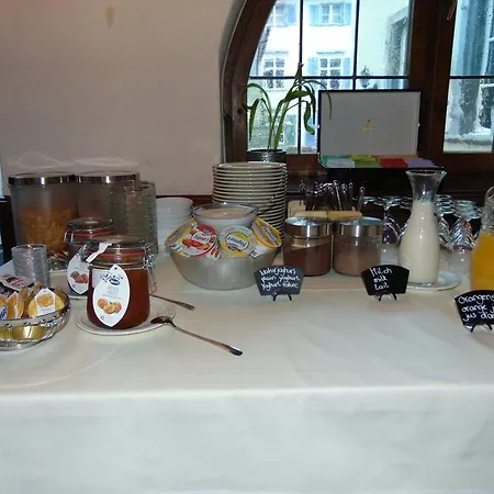 Zunfthaus Zur Rebleuten تشر