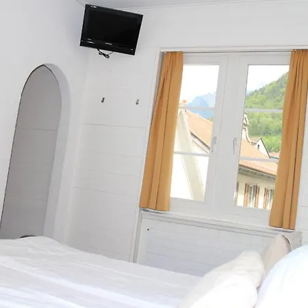 فندق Zunfthaus Zur Rebleuten تشر